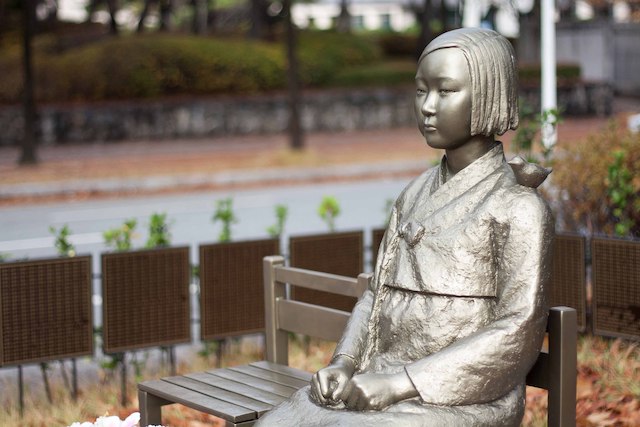 慰安婦像、今度はドイツのキャンパス内に設置される… 学生「慰安婦像を設置したい」→ 韓国の彫刻家「寄贈するよ」→ 独大学「設置を許可します」