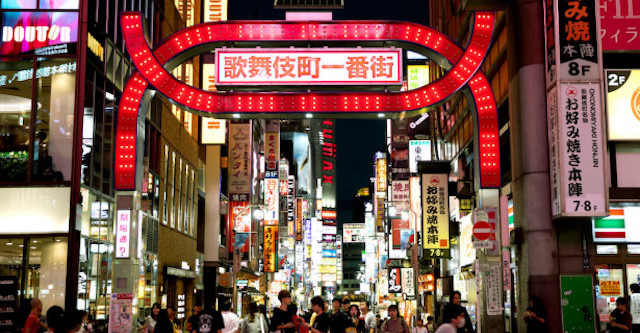 【話題】『この間レイトショー見に歌舞伎町行ったんだけど日本じゃないみたいで怖かった… 歌舞伎町って昔からこんな感じなの？』