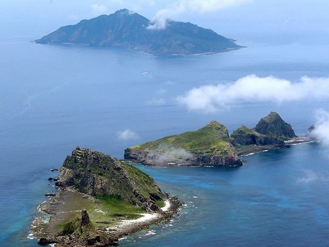 尖閣諸島沖 日本の領海で海保巡視船と台湾漁船が接触