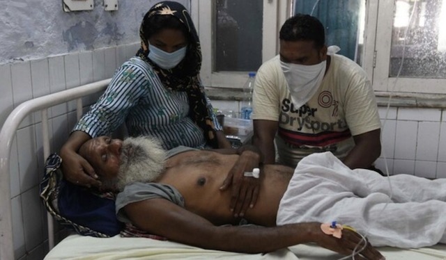 【インド】酒代わりに消毒液を割って飲む、9人死亡