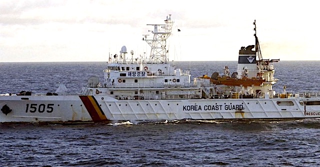 韓国公船、日本のＥＥＺ内で調査中の海保測量船に中止要求 → 日本政府が抗議