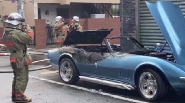 “ＳＯＰＨＩＡ”松岡充さんのスポーツカー炎上　１９６８年式の車