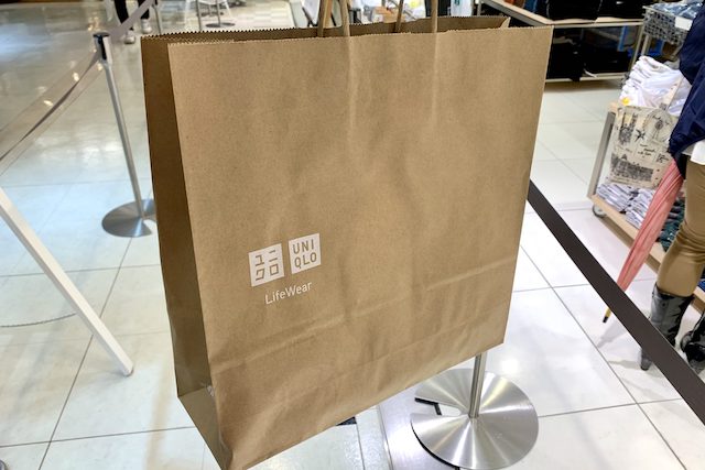 【9月〜】ユニクロ、紙袋有料化へ　大きさにかかわらず１枚１０円