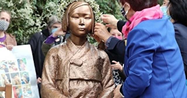 日本政府「ベルリン“慰安婦像”の撤去を要求する」→ ベルリン市関係者「芸術作品として設置を許可した」
