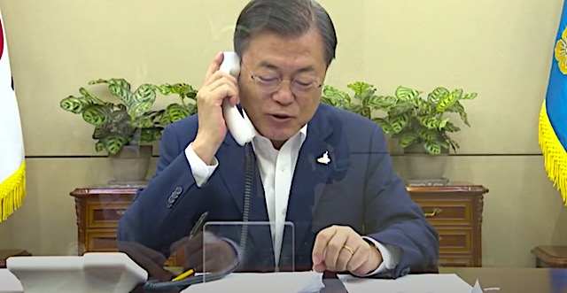 韓国・文大統領、日韓は「最も近い友でパートナー」