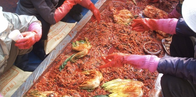 中国、韓国のキムチ製造企業に「泡菜」表記を強制か → 韓国ネット激怒「中国産キムチを買うな食べるな」