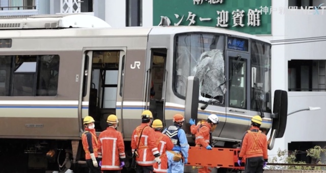 【人身事故】ホームから通過電車に飛び込み男性死亡　窓突き破り車内へ…乗客５人けが