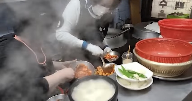 釜山の韓国食堂で“キムチ”食べ残しを再利用　ライブ配信で映り込んでしまう…（※動画）