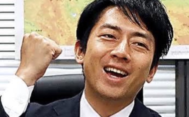 【ポストセブン】小泉進次郎氏、派閥のパーティー禁止を訴えながら「1時間で600万円」の利益が出る政治資金パーティーを開催