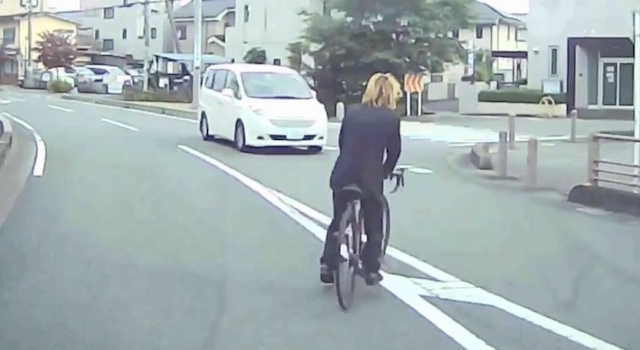 自転車あおり運転の「ひょっこり男」に懲役８月、罰金２０万円