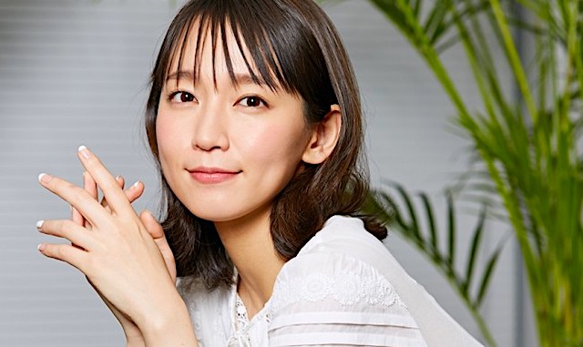 吉岡里帆さん、超ミニパンツで“ナマ脚美脚ショット”公開「めっちゃ美しい」
