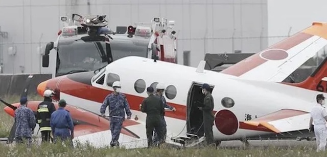 【胴体着陸】徳島空港で海自練習機が着陸失敗、滑走路閉鎖