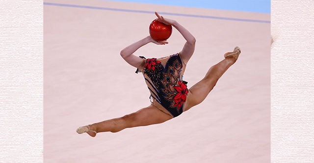 ロイター『新体操個人総合予選でボールの演技を行うアリーナ・アジルハノワ選手』→ 投稿された写真が話題に「ベストショットすぎない？」