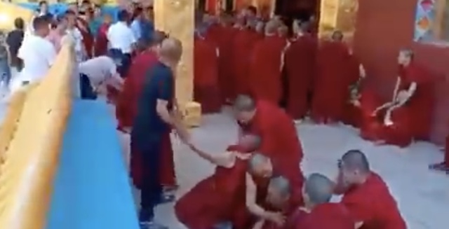 【話題】『中国はチベット仏教寺院を閉鎖し僧侶たちを寺院から追い出している模様…』（※動画）