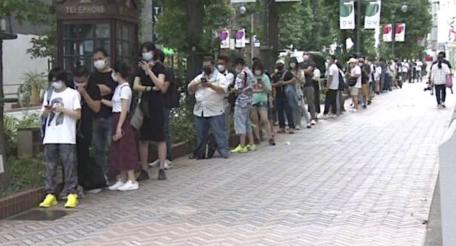 渋谷のワクチン接種会場、29日も早朝から数十人の列