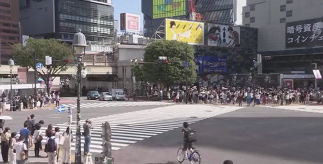 【話題】『渋谷の定点カメラのライブ映像見てたら、ロックマンいたんだけど…』（※動画）