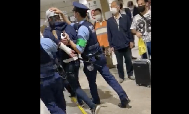 【殺人未遂】上野駅で男性2人刺される、男を逮捕（※動画）