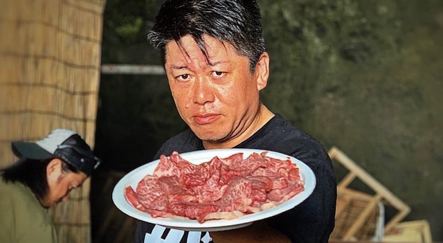堀江貴文氏、小学校のヴィーガン給食に「舐めてると奴らはどんどん肉食に関与してくる」