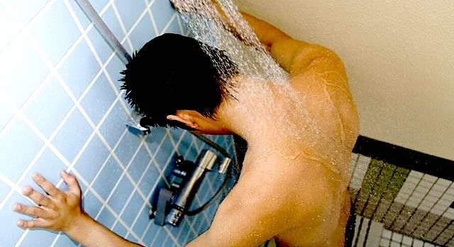 【海上自衛隊】「体臭を不快に感じ、ちゃんと洗っているか見たかった」…女性海曹、シャワー室で男性隊員をのぞき見