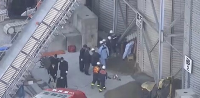 奈良の生コン工場内サイロに70代の作業員2人が生き埋めに… 救出作業続く