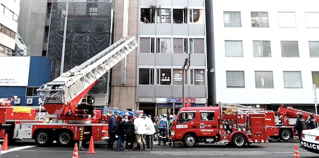 大阪・北新地ビル火災、２４人の死亡確認