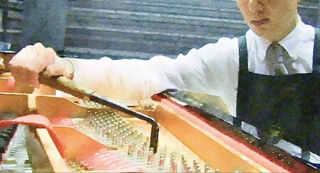 【注意喚起】ピアノ調律師「ピアノの上に絶対に○○○を置かないで… 数十万円の修理代がかかります」