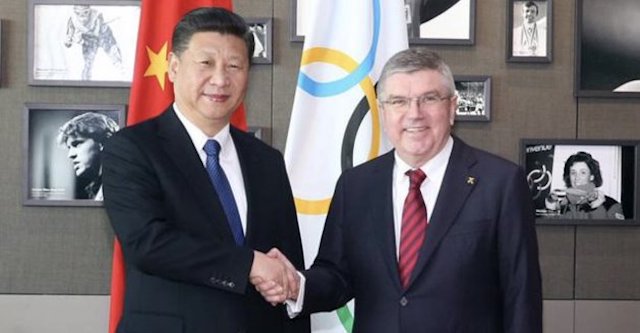 【話題】『北京オリンピック公園で、IOC会長のバッハ像が除幕… さすがバッハ、北京体育大学と南京体育大学の名誉教授だけあるな』
