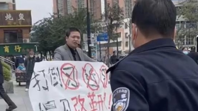 中国・深圳で 「習近平を倒す」と表現した男性、その場で鎮圧される