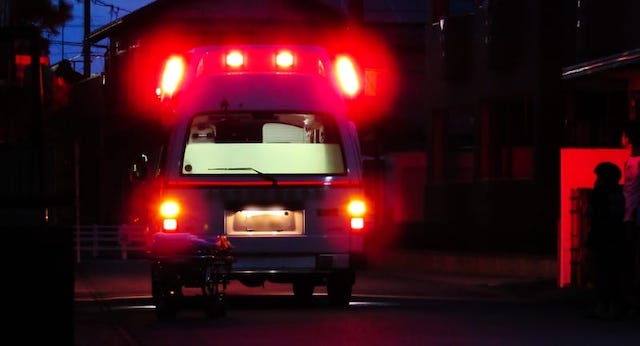 救急車に向かう途中タバコのポイ捨て注意され立腹 → 救急隊員2人を殴った36歳男現行犯逮捕