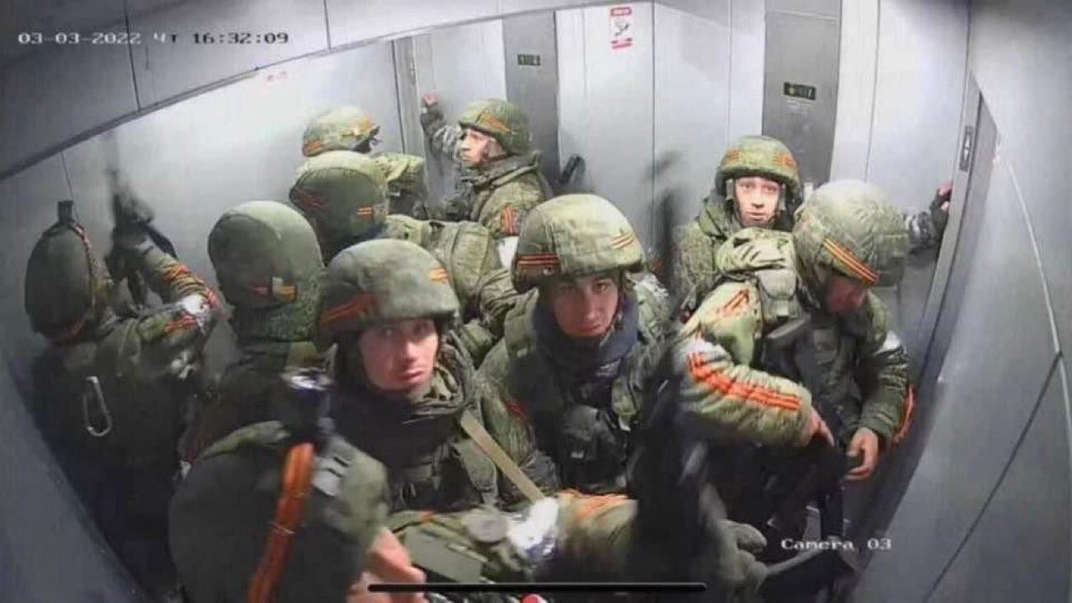【Twitter情報】ロシア兵、庁舎を占拠しようと全員がエレベーターに乗ったところ電源遮断され閉じ込められる…