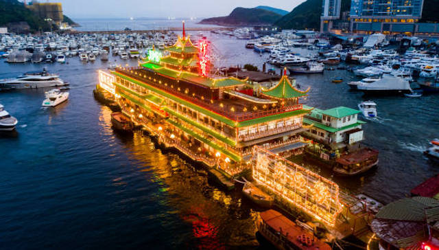 香港の水上レストラン「珍宝王国（ジャンボ・キングダム）」、南シナ海で沈没
