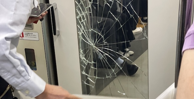 電車内で男が暴れ窓ガラス割られる… 田園都市線・池尻大橋駅