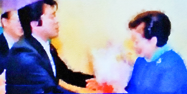 自民・山本朋広議員、韓鶴子総裁を「マザー・ムーン」と呼び、母の日の記念に特大の花束を贈呈