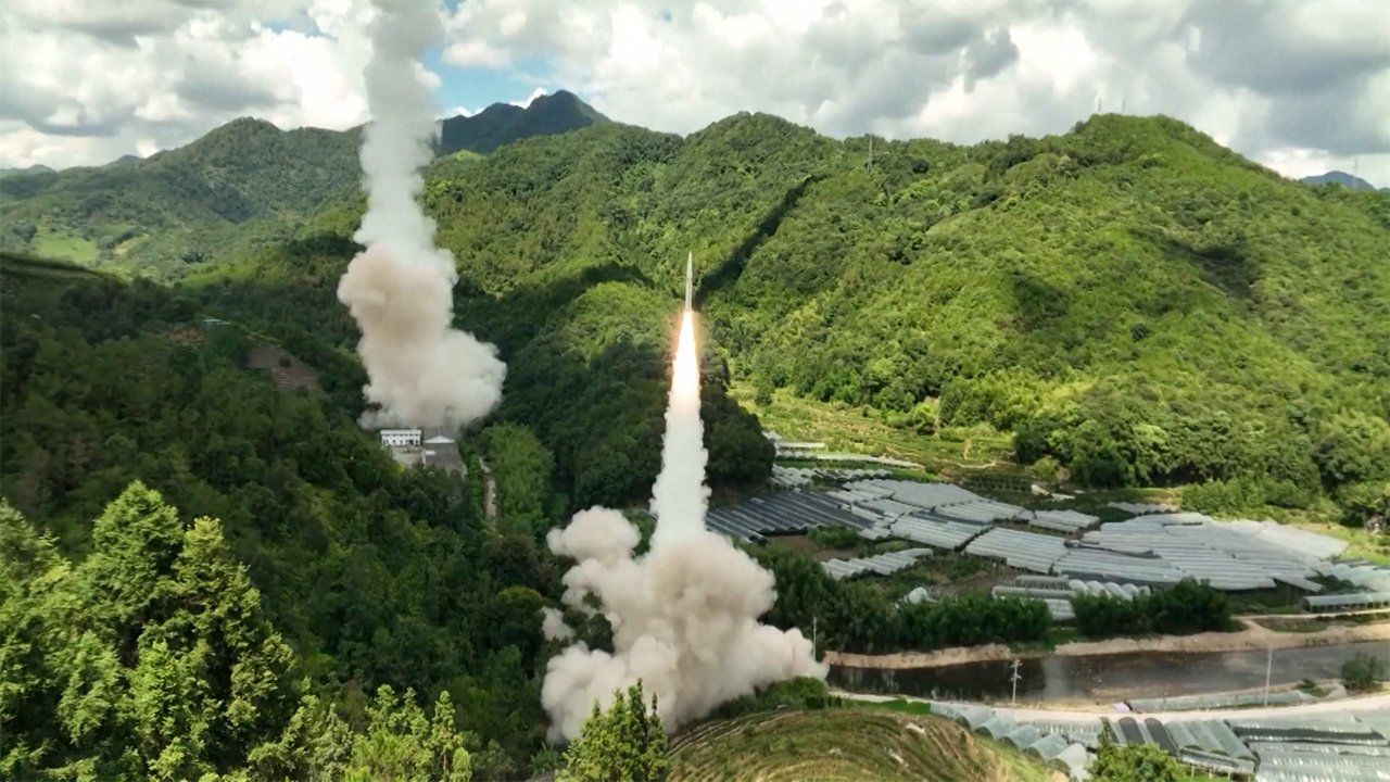 中国からEEZ内に５発ものミサイルを撃ち込まれた日本、平和ボケ炸裂…