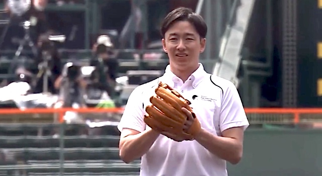 【動画】現役引退したハンカチ王子こと斎藤佑樹さん、本日の甲子園で始球式 → ネット『現役の時よりいい球なのでは』『爽やか‼️』