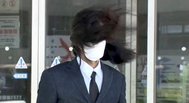 4630万円誤送金を巡る詐欺事件で田口翔被告が保釈　強風で髪型乱れる（※動画）
