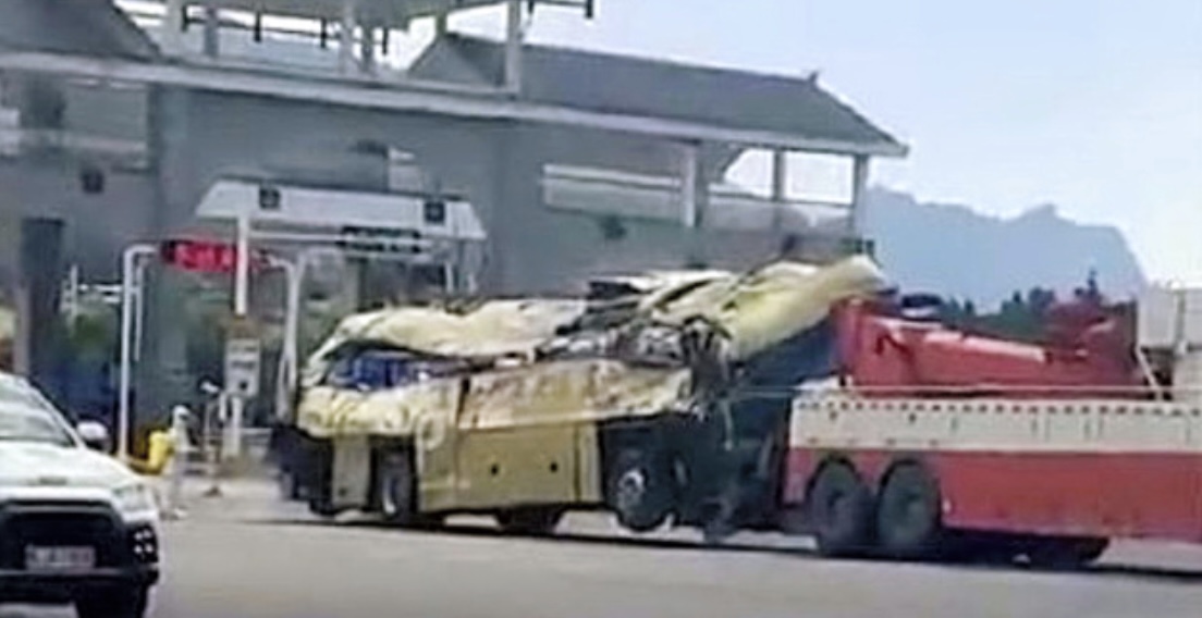 【中国】大型バスが横転、27人死亡　コロナ隔離施設に向かう途中