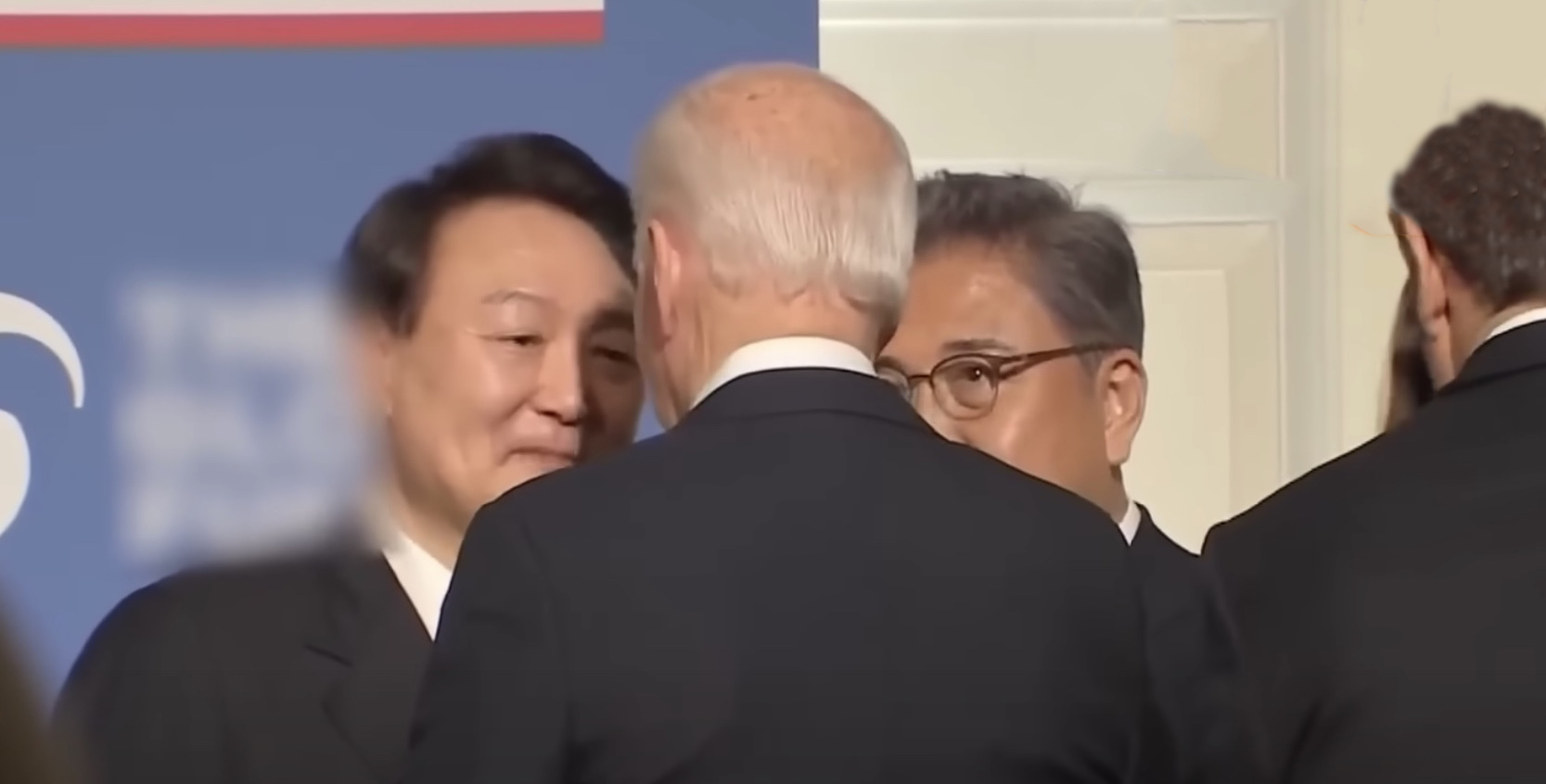 【炎上】韓国大統領、やらかす… 米主催の会合でカメラに気付かず米国侮蔑発言