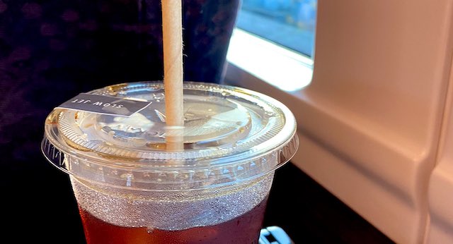 モーリーさん「土浦駅でアイスコーヒーを買ったところ、紙ストローが付いてきました。意識が高い。応援します！」→ 一色氏「おかしいと思わないのかな？」