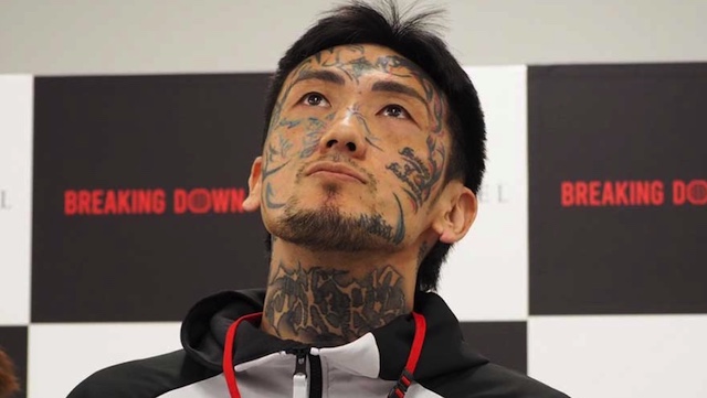 瓜田純士さん、人生の後悔だった“顔面タトゥー”「自分でもギョッと」「部屋を借りられない」