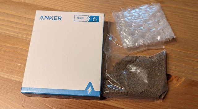 【話題】『AmazonからAnkerの充電ケーブル届いて化粧箱開けたら変わりに土が入っててガチ草生えそうなんだけどｗ』