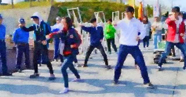 【琉球新報】韓国高校生１２人も抗議 辺野古ゲート前 テコンドー披露し連帯（2015）