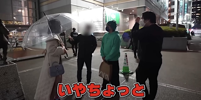 【動画】“思った以上にすごかった…” YouTuber・コレコレさんが“立ちんぼ”女性が急増する歌舞伎町のスポットに仕込みの女性を投入した結果…