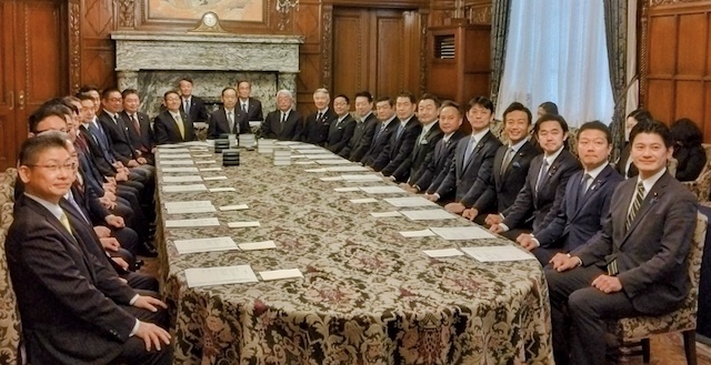 社民党副党首「全員男性という衝撃的な写真です！女性議員を増やす必要性を可視化してくれる写真」