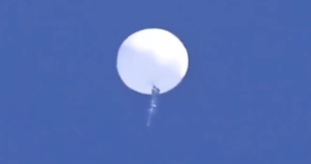 【動画】中国の監視気球、ラングレー空軍基地の F-22 戦闘機からのミサイルで撃墜される