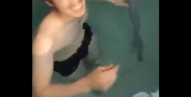 【動画】受水槽泳いで一躍時の人になった男、2000万円の損害賠償を請求されていた…