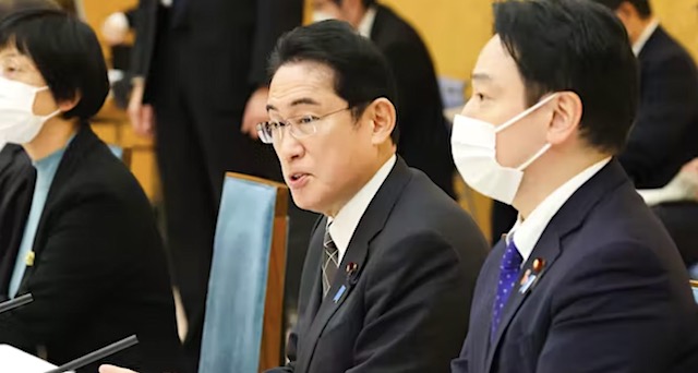 岸田文雄首相、子ども政策会議で「少子化トレンド、何とか反転させたい」