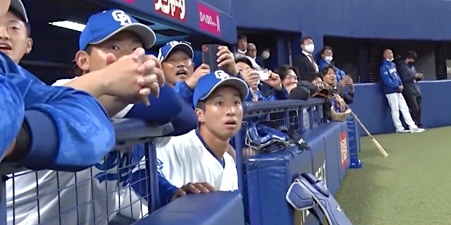 【可愛い】プロ野球選手、“大谷翔平”の前では野球少年の顔になる…(※動画)