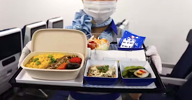 JALやANA「機内食不要」広がる… 上級会員は今や空港ラウンジで食事