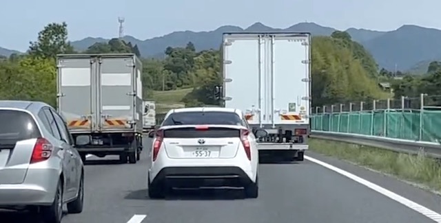 【話題】『山陽道大阪方面煽りに出くわす。前方車誰かれ構わずクラクション鳴らしまくりながらあおりまくり…』(※動画)